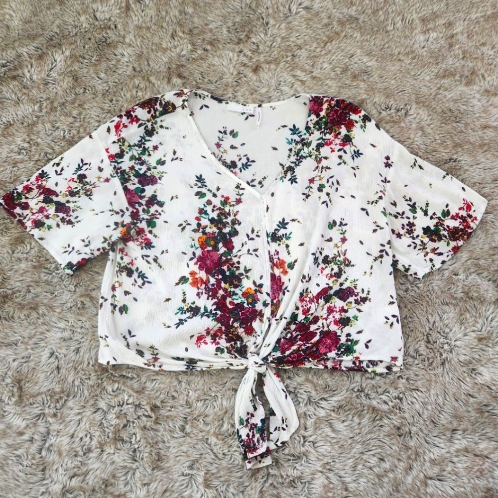 LUQ Rhee Tie Front Short Sleeve Crop Top White Floral Relaxed Fit‎ Size Medium